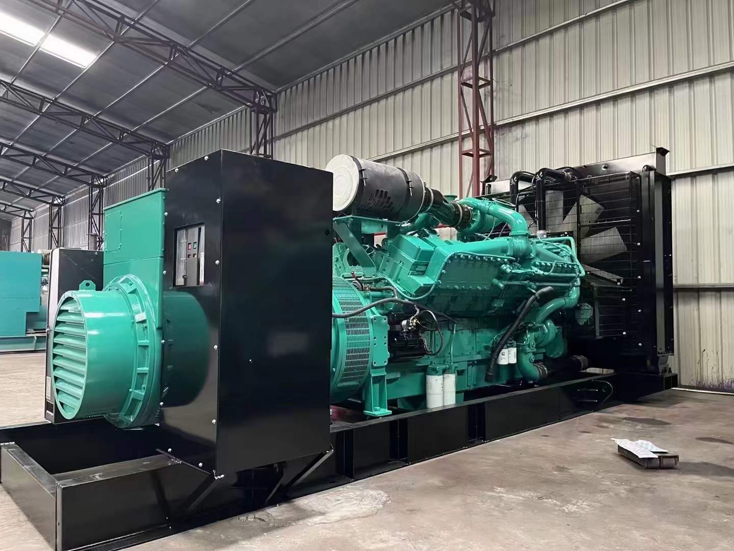 彭水如何降低 800kW 柴油发电机输出电流的波动？